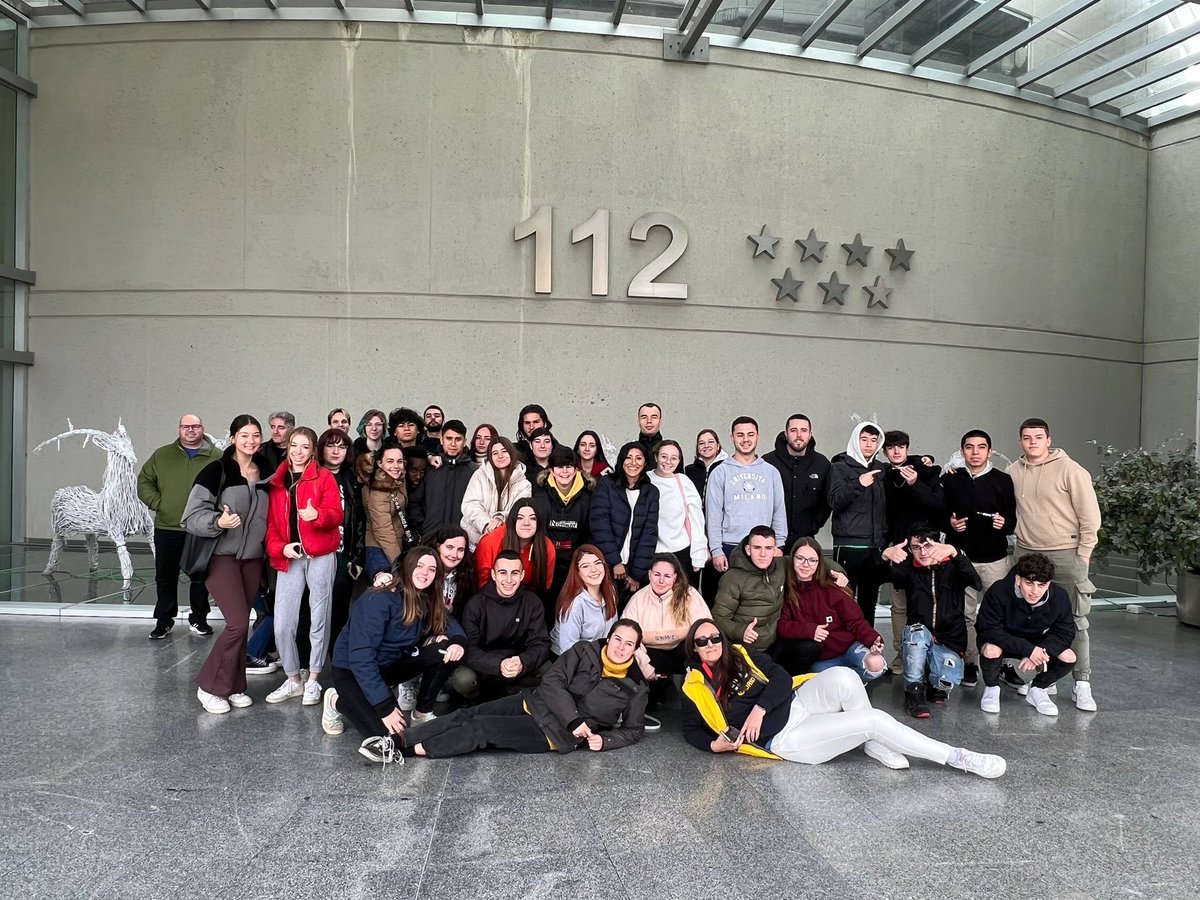 112cmadrid's tweet image. 🙌🏻 ¡ Seguimos con ➕ #Visitas112!

👉🏻 Hoy han visitado el Centro de Emergencias #Madrid112:

➡︎ Alumnos del certificado profesional y #TES de @cesurformacion.
➡︎ El @CValdefuentes en #Madrid, estudiantes de 3° de ESO.

😉 Gracias por vuestra energía.

#ASEM112
