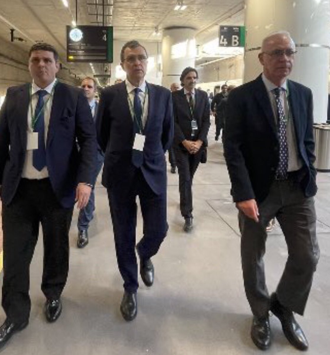 La oposición que quería los muros hoy con caras largas .