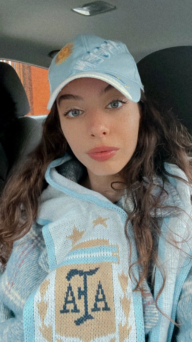 Gia on Twitter "face reveal because we won!" Gia on Twitter "face reveal because we won!"