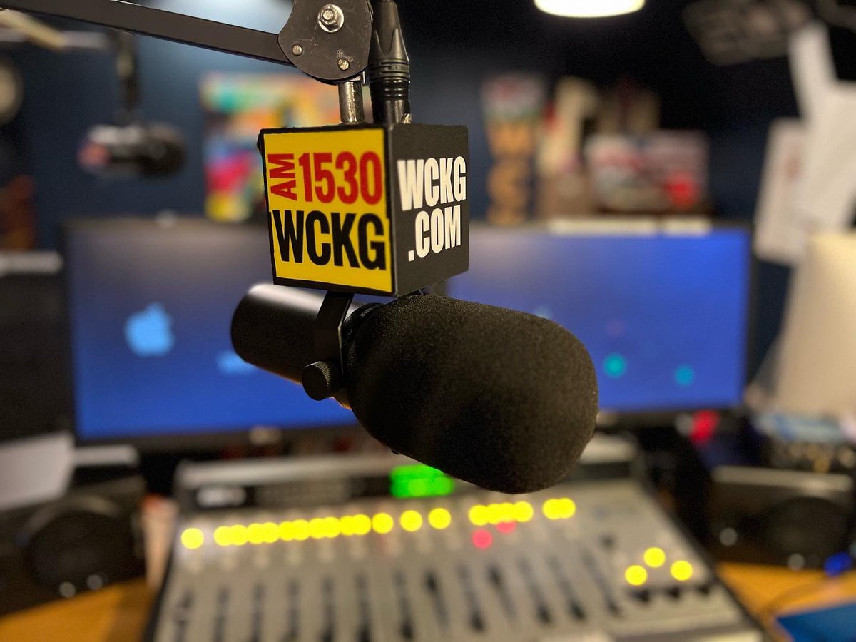 WCKGChicago's tweet photo. The @DaveRamsey #radio #program starts shortly on https://t.co/sZ6dBsfuYT WCKG #debtisdumb #money #elmhurst #dupage https://t.co/sWfjny91Gv