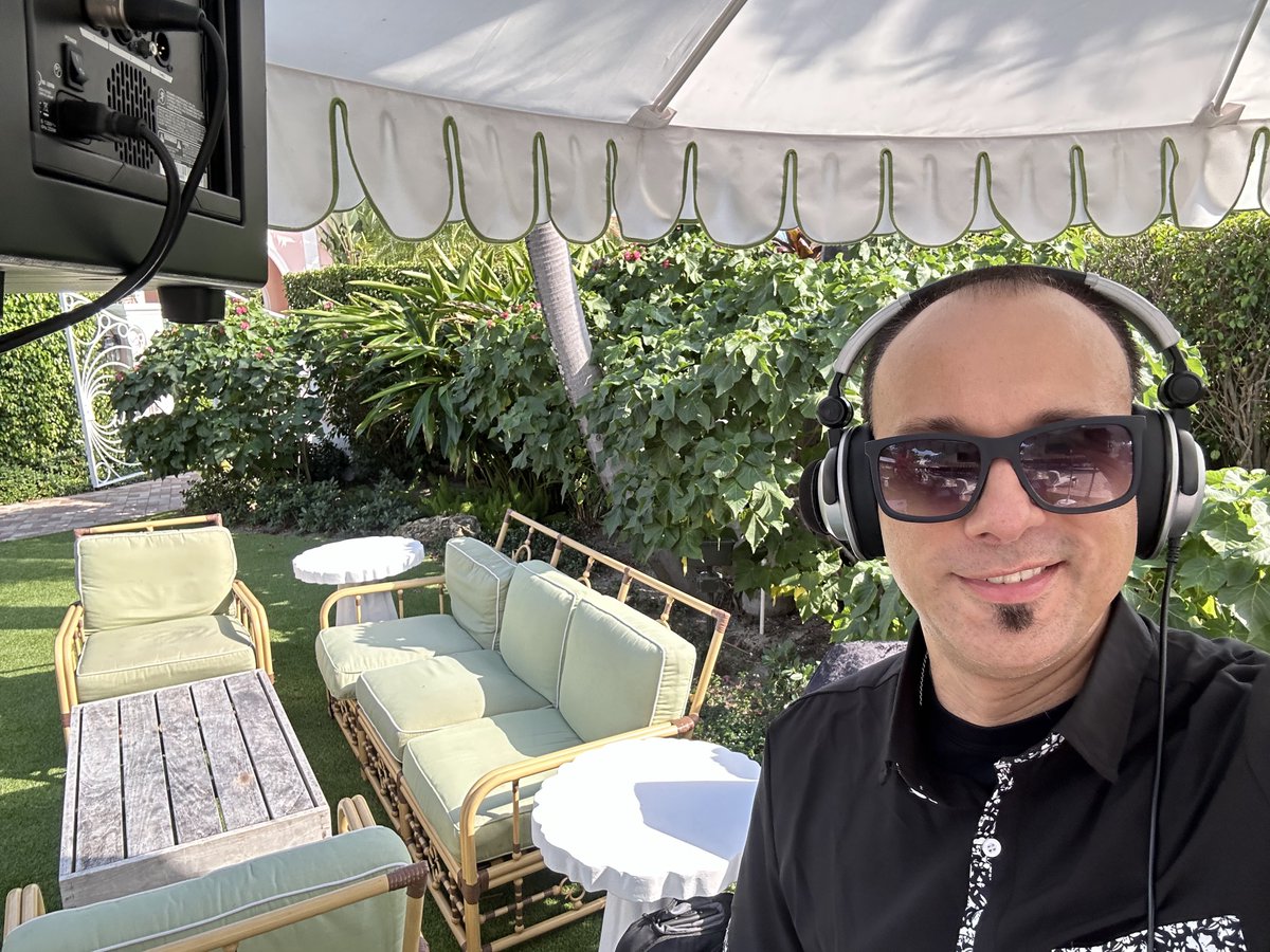 EdwardUnger's tweet photo. A quick selfie before things get started :)

#djset
#djhour
#djlifestyle
#dancemusic
#edm https://t.co/fk35IZsMPH
