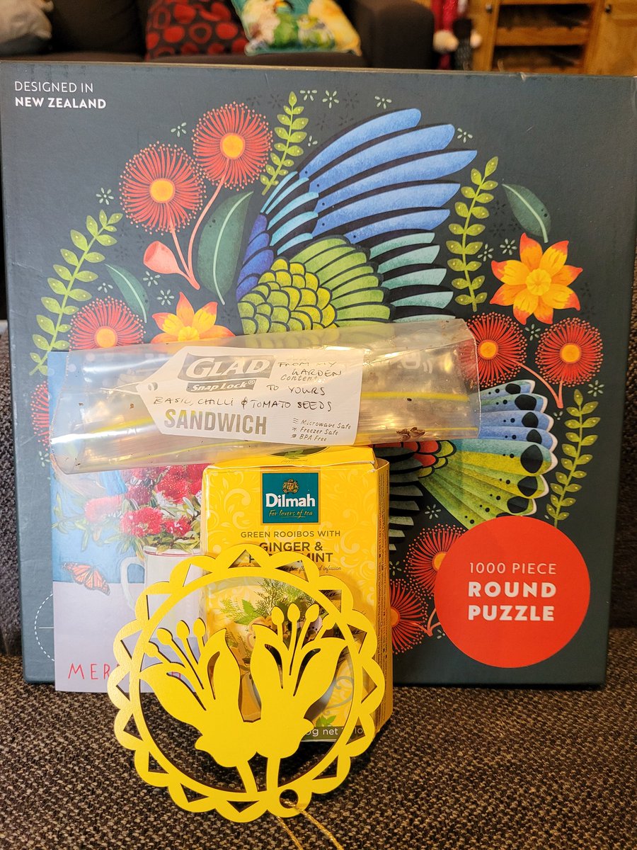 KiwiTecha's tweet image. Wow, so thoughtful!! To think to include seeds from your own garden made me feel so special. #SecretSantaNZ2022