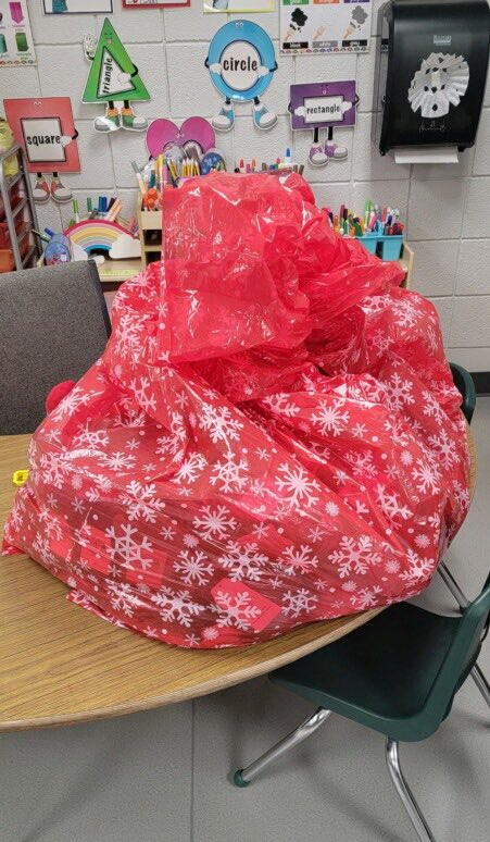 MPreschoolers's tweet photo. Christmas is for Giving ❤️🎅🏼 

Our preschoolers have spent the past few weeks bringing in items for our “Winter Care Kit” that will be donated to the Salvation Army! Santa’s bag is loaded and ready to help those in need this holiday season! 🎄 #giving #donate #gozeps #littlezeps https://t.co/SsGMWnqdY1