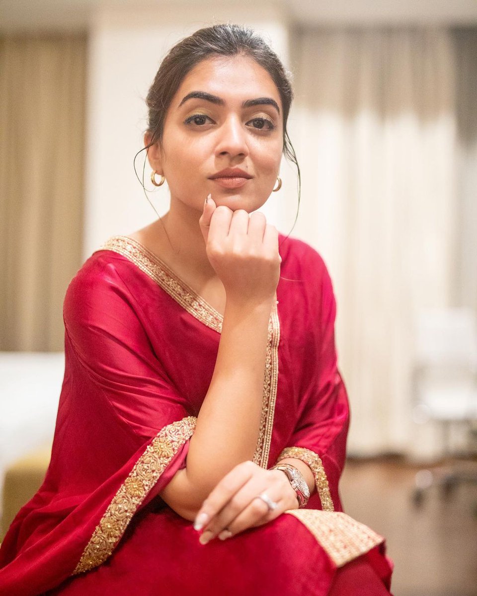 SuriyaRF17's tweet photo. Wishing you a very very happiest birthday @Nazriya4U_ 🤍💚💫
Expression queen🥰 https://t.co/4LjwO7UzqD