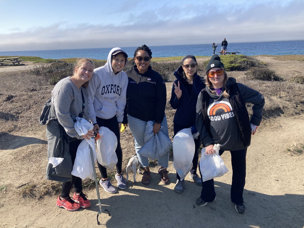 Talkdesk's tweet photo. A group of Bay Area #Talkdeskers did a beach clean up in Half Moon Bay, CA, led by our own Julia Ochinero. In 60 minutes, they gathered 6 bags of trash. Well done! ♻️ 👏 #lifeattalkdesk #talkdeskgivesback https://t.co/u9zISMI15m