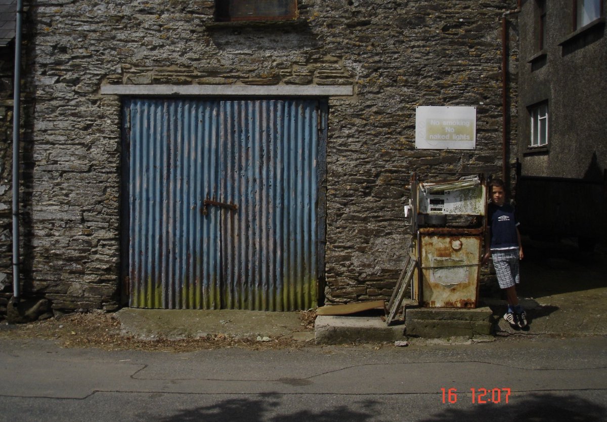 DelythHarrod's tweet photo. @d_wilson_photo We have your black and white print of this, which incidentally for those of you who donโt know, was next door to Mathry Stores. The pump has now gone. #mathry #Pembrokeshire https://t.co/9on8uEEp2Q