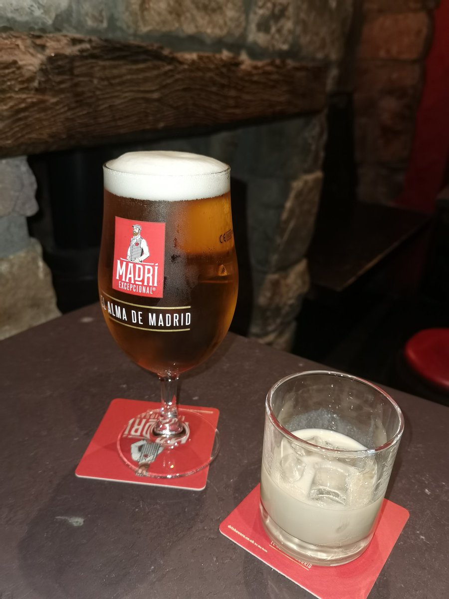 1GrahamBearman's tweet photo. On a school night🍻
#BarBach #Madri https://t.co/gkDCySg2x6