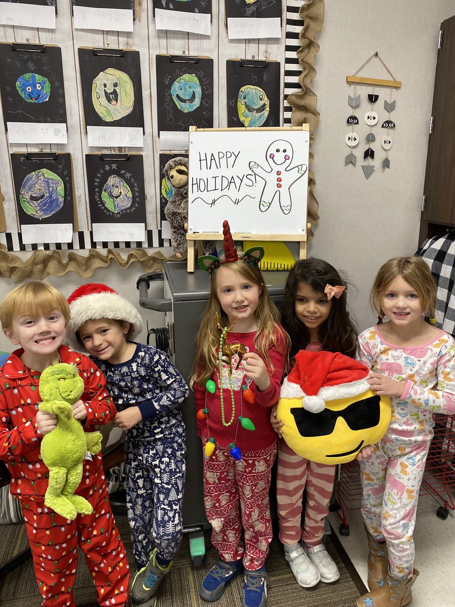 A12- No awkward family photo on the last day but did take this really cute one of some Discoverers🥰 #ProsperISDChat