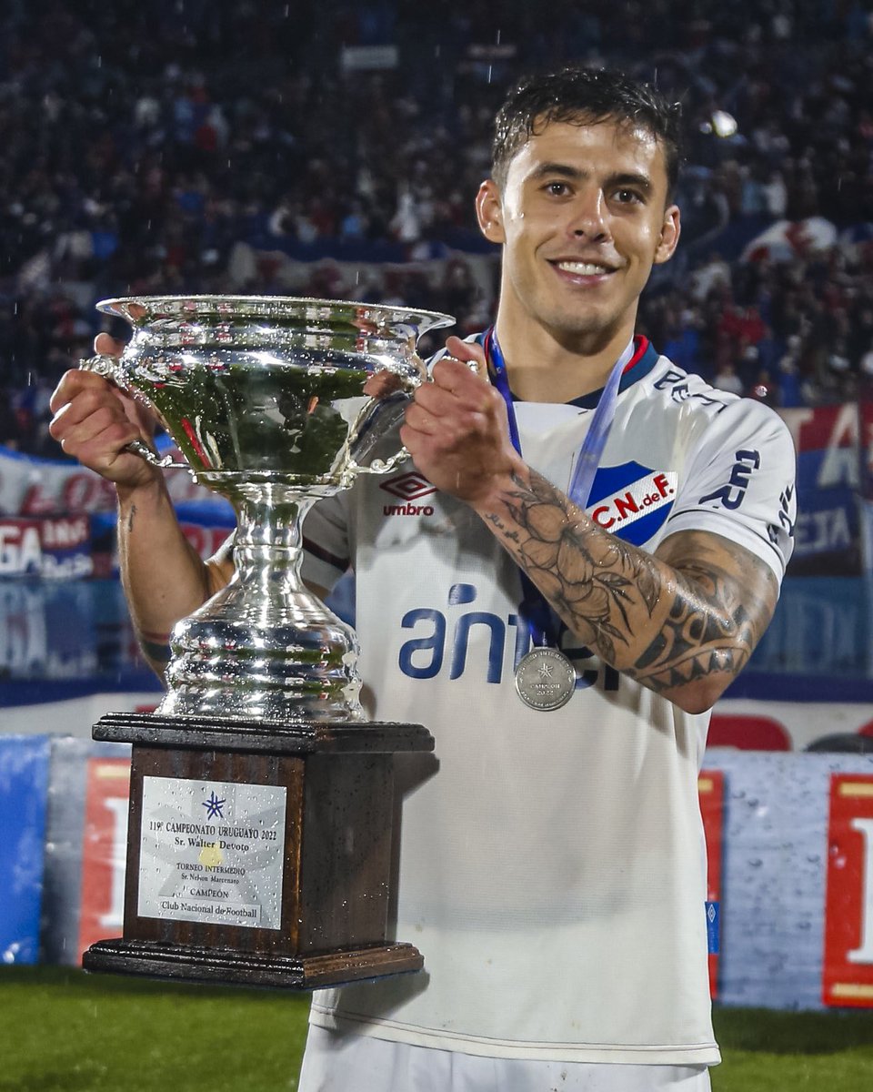 trico1899bolso's tweet photo. Mucha suerte en @Gremio 🇪🇪 al mejor jugador del fútbol uruguayo @FelipeCarballo8 🔵⚪🔴 https://t.co/94LwS0eFAE