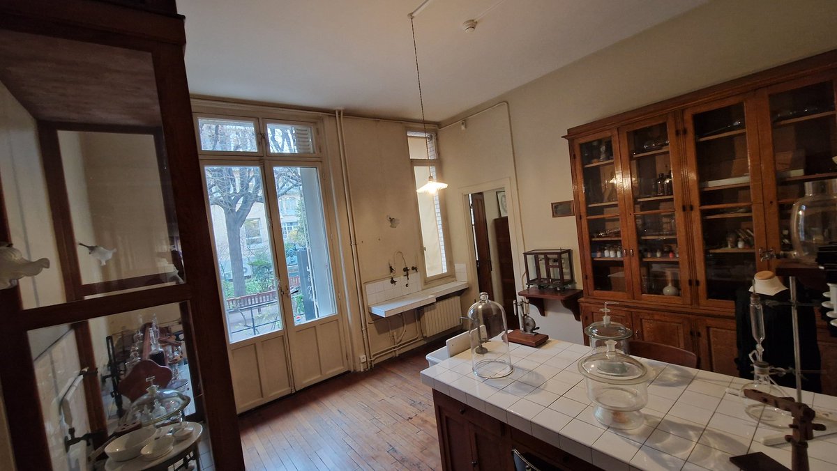 _letraqueur_'s tweet image. Ici, son laboratoire !