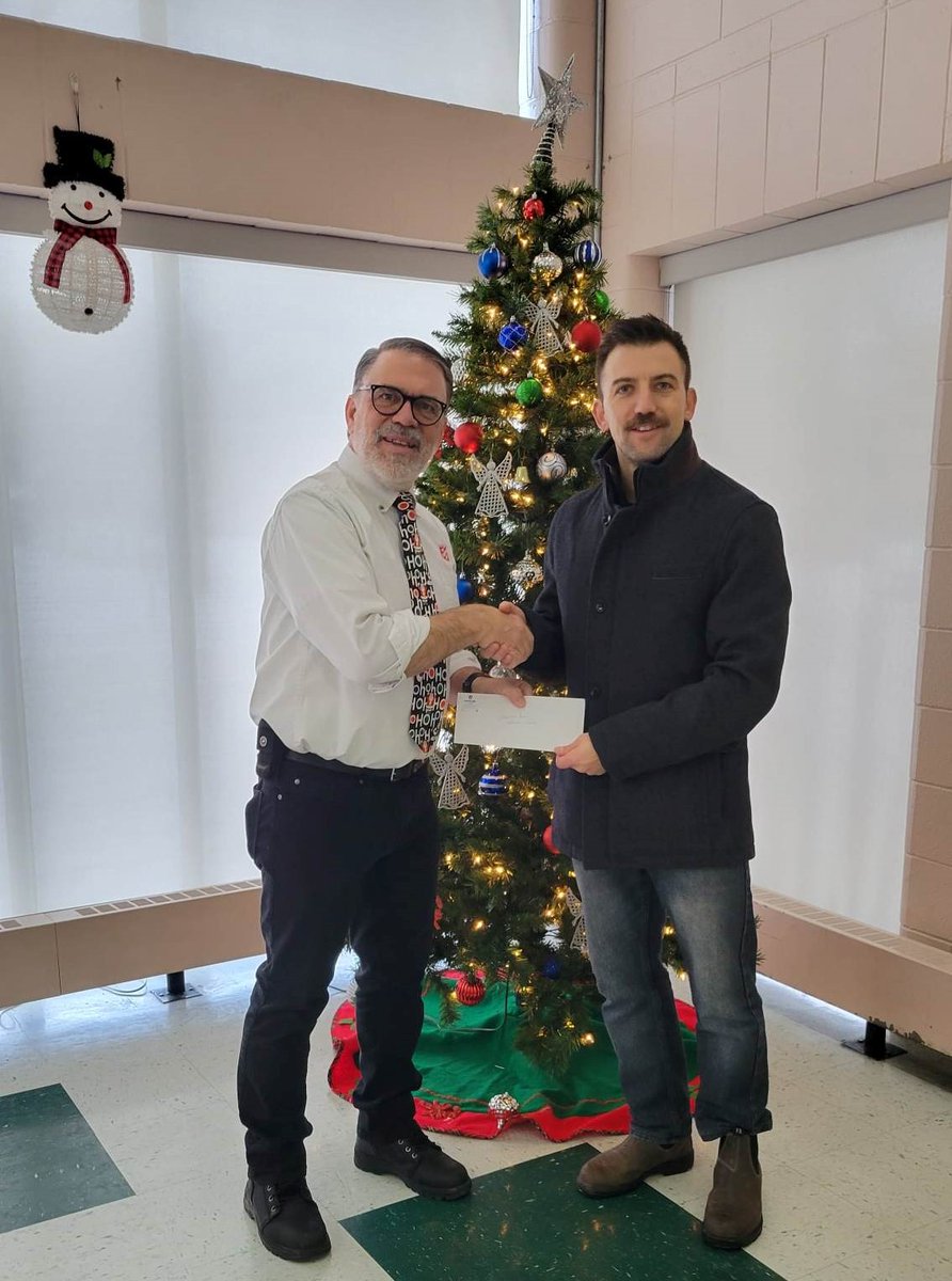 Unifor594's tweet photo. Today we were lucky to present The Salvation Army Waterston Centre and WISH Safe House with the proceeds from our 594 Christmas Party 50/50.
Special thanks to Pat Pilot who donated half of his winnings to help these important community outreach programs. #Working594Community https://t.co/ldOR0O4W6u