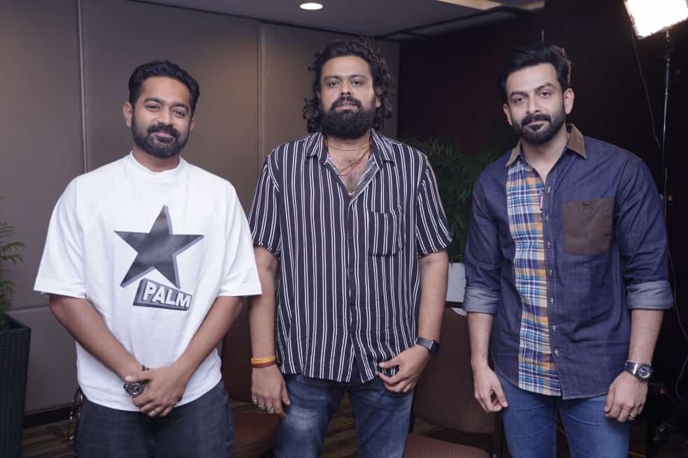 pro_sabari's tweet photo. #Kaapa In cinemas worldwide from 22nd December 2022! 😊

@therealprithvi1 @asifali @benanna_love @jomontjohn #JinuVAbhraham @suraj_k16 @dolwinkuriakose #prosabari https://t.co/hZEkOkc4kG