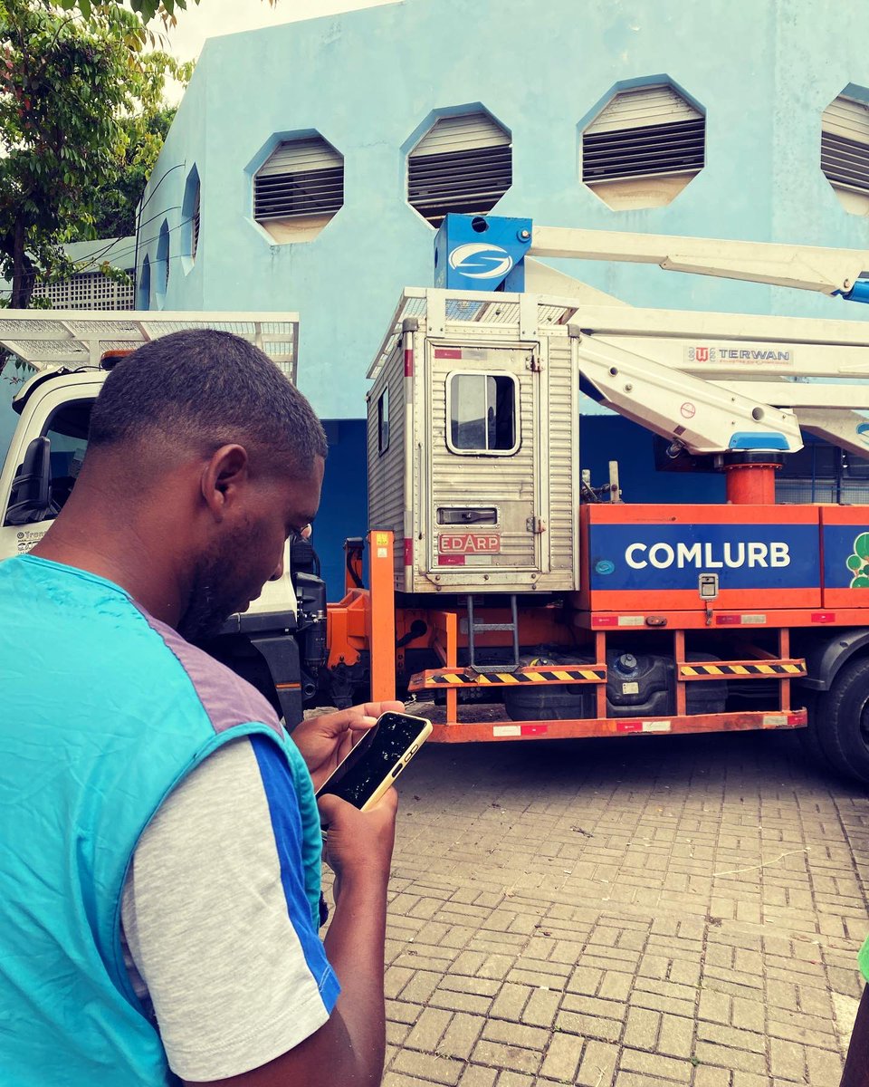 Sobre ter uma gestão baseada no diálogo, parceria e mão na Massa!

Sob o comando do Prefeito <a href="/eduardopaes/">Eduardo Paes</a> estamos avançando sobre Limpeza urbana na Cidade de Deus, tem muito a ser feito mas o processo já começou e vem muito por aí.

<a href="/comlurbcomunica/">COMLURB</a>