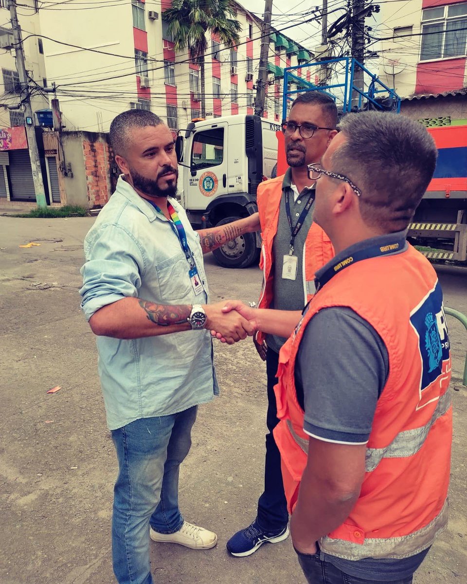 CddGel's tweet photo. Sobre ter uma gestão baseada no diálogo, parceria e mão na Massa!

Sob o comando do Prefeito @eduardopaes estamos avançando sobre Limpeza urbana na Cidade de Deus, tem muito a ser feito mas o processo já começou e vem muito por aí.

@comlurbcomunica https://t.co/FoinDPsUCd