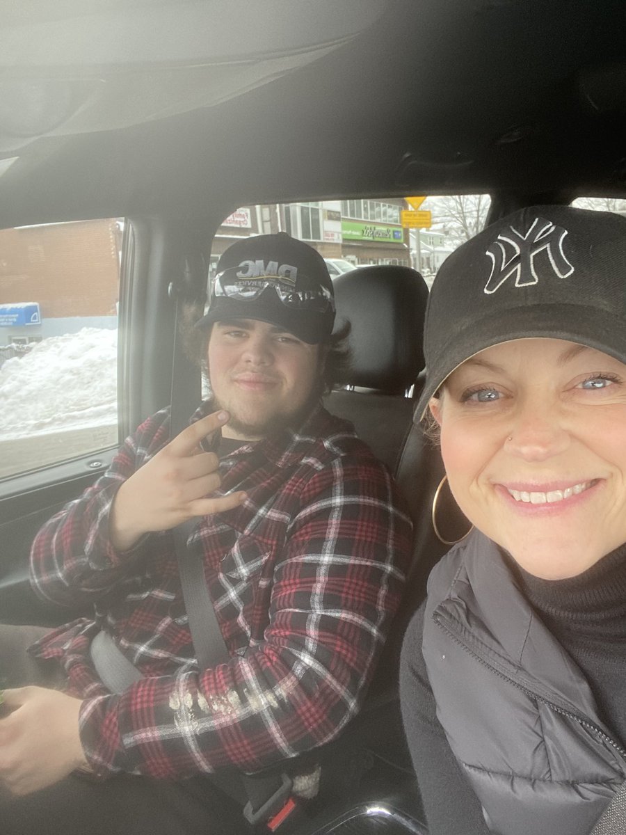cdtellier's tweet photo. Spent a couple hours bringing much needed food items to the Elgin Street Mission, on behalf of all my coworkers, from funds collected throughout the year via staff events. Felt great doing it with my son, too.โบ๏ธ #givingfeelsgood #mondaymood #proudmama https://t.co/4xEPMPJluF