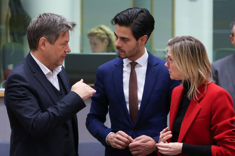 AgnesRunacher's tweet photo. Avec mes homologues 🇪🇺 Jozef Sikela, Robert Habeck, @RobJetten, @TinneVdS. https://t.co/6MhQZ048kj