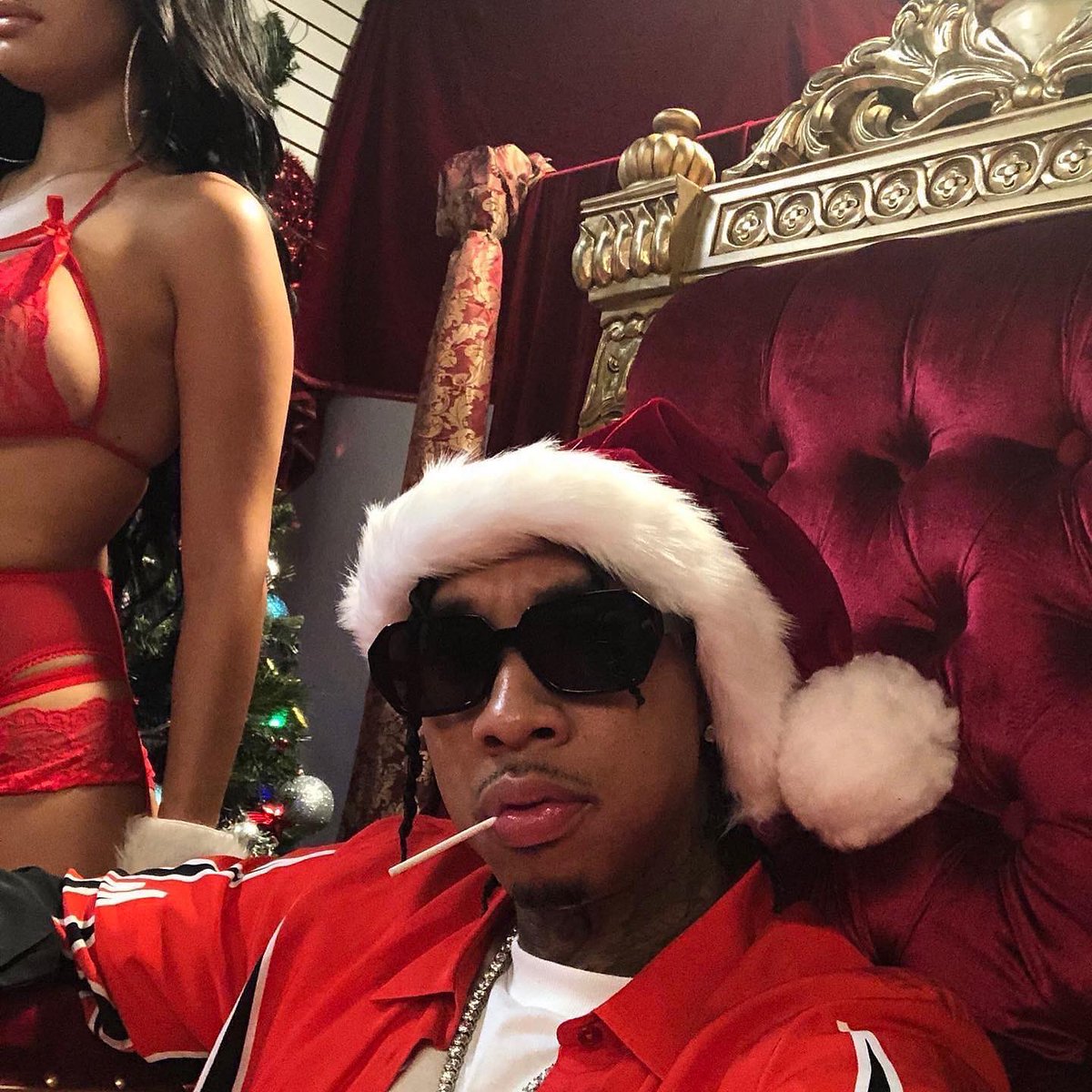EMPIRE's tweet photo. Which flick gets you in the holiday mood? ☃️ https://t.co/bQQo0VP7KW