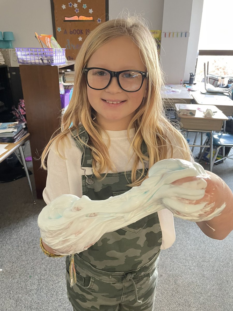 ReidsReaders's tweet photo. Compliment card slime party! #wesstrong @WendellMagnetES https://t.co/Q7MbFphuUl
