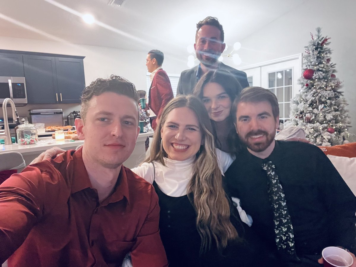 iamtaybro's tweet photo. •happy holidays bbs• https://t.co/RTj8JiOhZ2