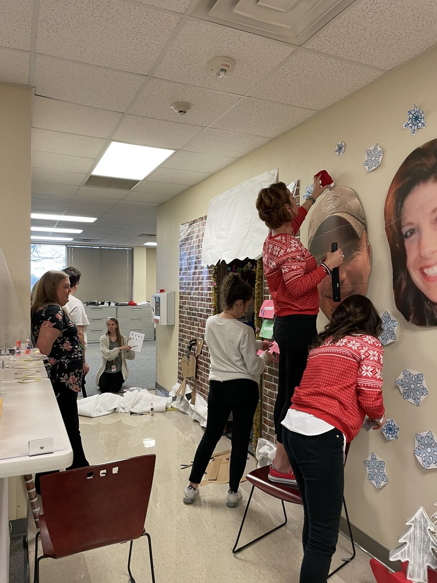 Aldine_APE's tweet photo. Christmas Door Contest…Team DHH vs. APE!!! Stay tuned for the results 🎄🎄@aldinesped @mr_tvelmore @Srockam https://t.co/guGUSkYjP2