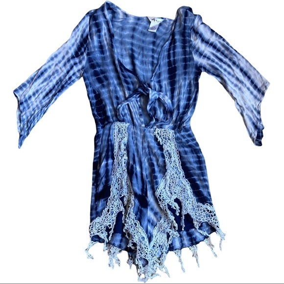 10xvintage's tweet photo. So good I had to share! Check out all the items I'm loving on @Poshmarkapp from @SUNM00NB0UTIQUE #poshmark #fashion #style #shopmycloset #lucycoco #sunmoonboutique #cubavera: https://t.co/335FY88l7k https://t.co/Fl52xTd1wB