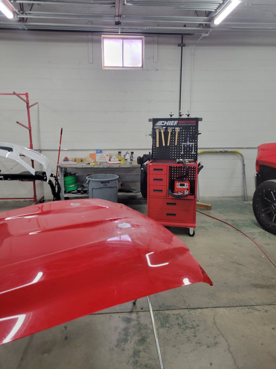 CollisionEqEx's tweet photo. Aluminum dent repair training at Dekalb Sycamore Collision Center with the Chief M35 Dent Pro Station. https://t.co/e2LsUq0ZpK