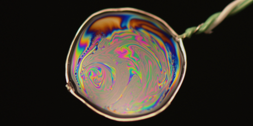 PhysRevLett's tweet photo. Evaporation of soap films leads to significant cooling which leads to a change in various physical properties that affect bubble lifetime
Letter: https://t.co/Aw50KKcGtp
Synopsis: https://t.co/IwFrmgZaLE https://t.co/zHIw71Kjln