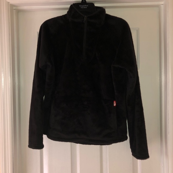 _kaatelynnnn_'s tweet photo. So good I had to share! Check out all the items I'm loving on @Poshmarkapp #poshmark #fashion #style #shopmycloset #jimmychoo #thenorthface: https://t.co/C5cDzPFXFL https://t.co/CfCrXauxOx
