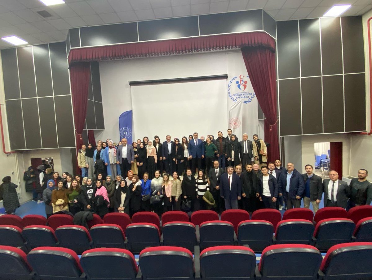 Milletvekilimiz Ali Özkaya ile birlikte Çiğiltepe kız öğrenci yurdunda öğrencilerimizle bir araya geldik. Kariyer kültür ve kişisel gelişimleri ile ilgili çok faydalı bir söyleşi gerçekleştirdik.
Buluşmamıza vesile olan il müdürümüz’e ve değerli hocalarımıza teşekkür ediyorum.