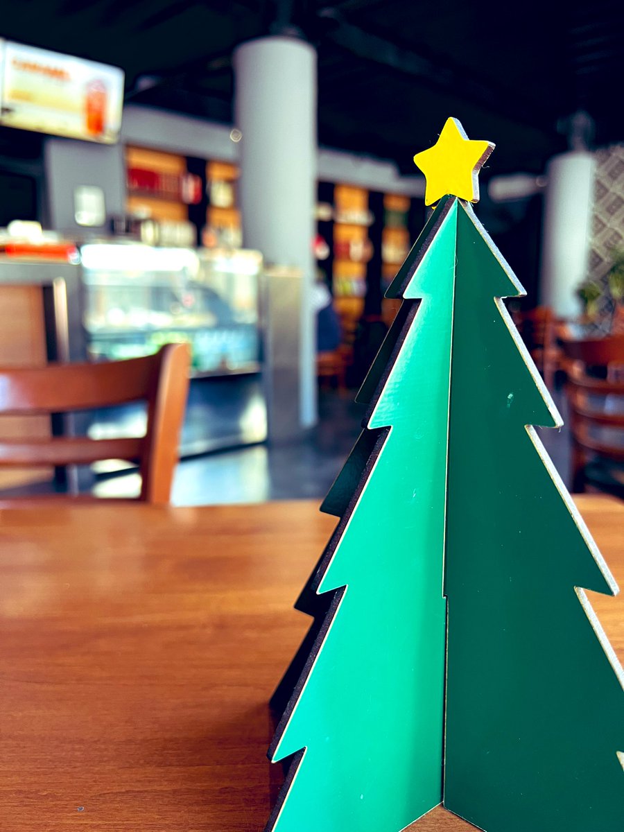 yametocafe's tweet photo. Ya se siente la #Navidad. ¡Ven por tu cafecito! https://t.co/DIXwPJQd9A