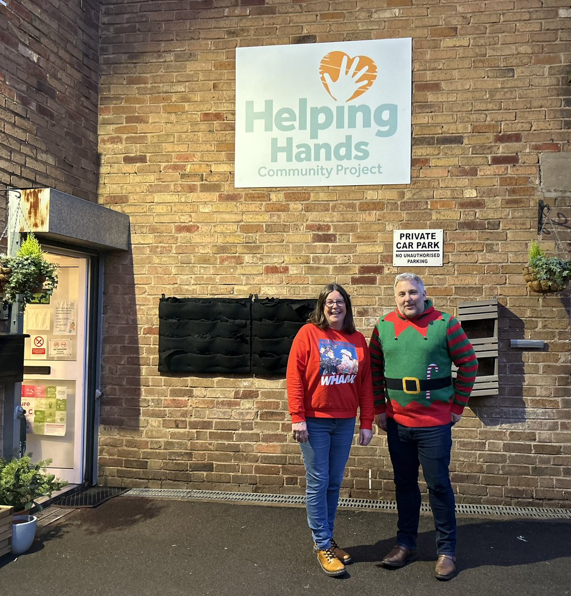 Huge thank you to the new team at the #SpinneyHillChippy for supplying 44 meals to the @HELPINGHANDSLWK food kitchen tonight.  Hot fish, chips and a drink after the last few days sounds good to me! Thank you Arun Singh Matoo and the team for coming in early to cook #Warwick