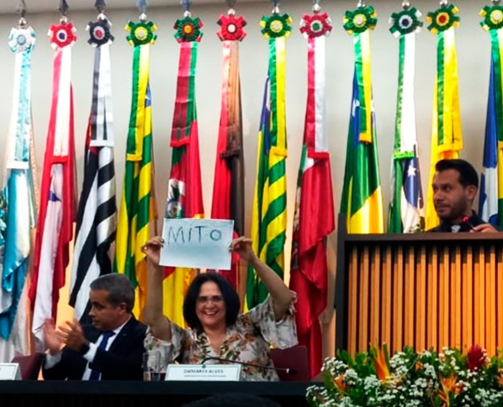 DamaresAlves's tweet photo. Durante evento no MMFDH para entrega da Medalha Honórífica Princesa Isabel a pessoas que lutam pela  garantia dos direitos humanos para todos, eu fiz  questão de lembrar ao Brasil que Bolsonaro é e sempre será o mito! https://t.co/7IhAumdC4M