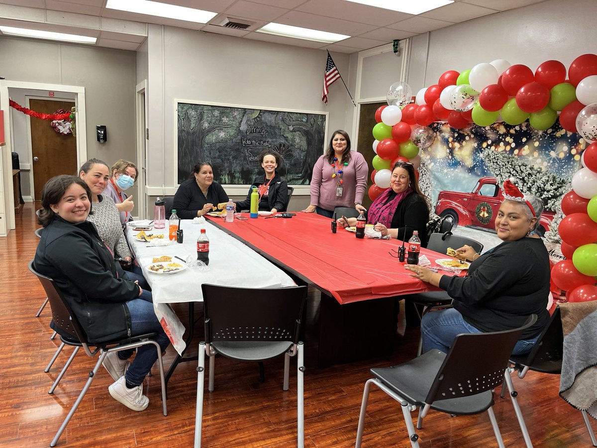 MSuccessHTX's tweet image. Excited to be able to sponsor the @Hogg_Razorbacks holiday luncheon! Thank you for being the best partners!