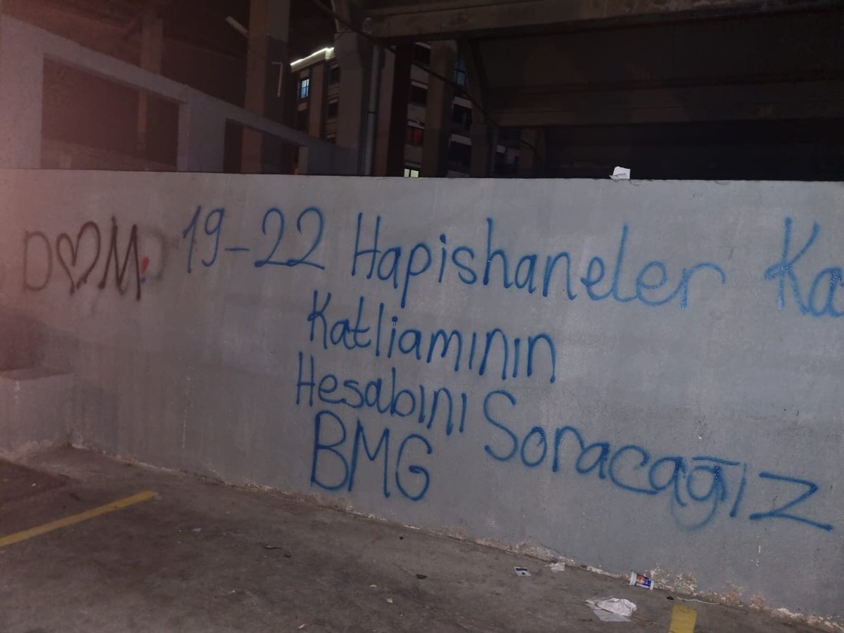 19-22 Aralık hapishaneler katliamının 22. yılında katliama yönelik  yazılama yaptık.

#19Aralık katliamının hesabını birleşik mücadelemizle soracağız!