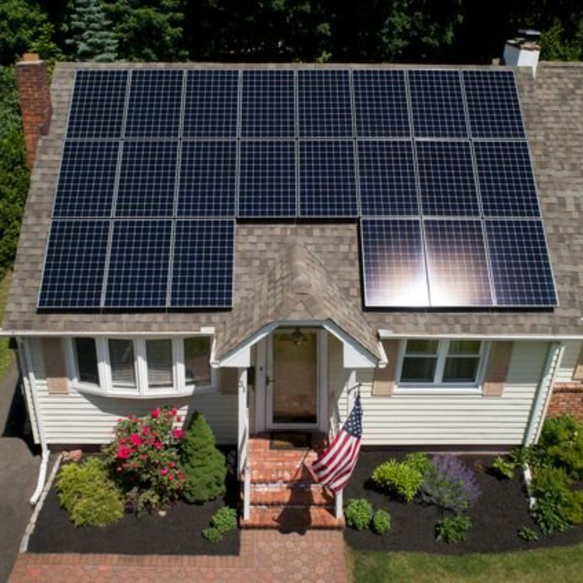 _SolarGleam's tweet image. After landing on your roof, Santa might just get in touch and ask who installed your solar panels! 🎅