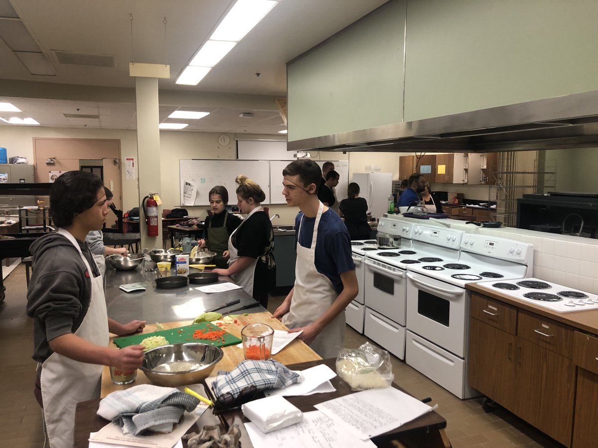 PACnb_org's tweet photo. Projet  #ViceVersa : Mon équipe, mon école; ma fierté ! Les élèves de l'École secondaire Népisiguit ont collaboré avec une championne canadienne de lutte et un expert en auto-défense afin de développer leurs compétences. @Patrimoinecdn https://t.co/Giiqj1M4Rk