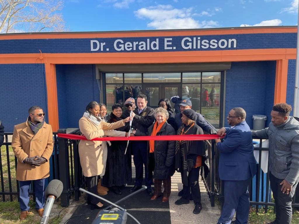 BenjieWimberly's tweet photo. The Ribbon Cutting Ceremony for the Dr. Gerald E. Glisson Fieldhouse at Baurle Field! Thank you Mayor, City Council &amp; Vaughn McKoy for making this project possible! #GlissonStrong #ALLUSWE #FIETTS https://t.co/GcATJUKwI3