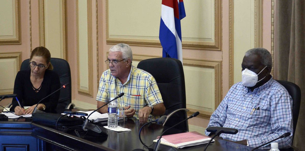 En la sesión de trabajo participan también <a href="/HomeroAcostaA/">Homero Acosta Álvarez</a>, <a href="/miriambsarroca/">Miriam Brito Sarroca</a>, <a href="/FelixmSuarez/">Félix Martínez Suárez</a> y autoridades de <a href="/MEP_CUBA/">Ministerio de Economía y Planificación de Cuba</a>, <a href="/finanzasprecios/">Ministerio de Finanzas y Precios Cuba</a> y <a href="/OnatdeCuba/">ONAT de Cuba</a>