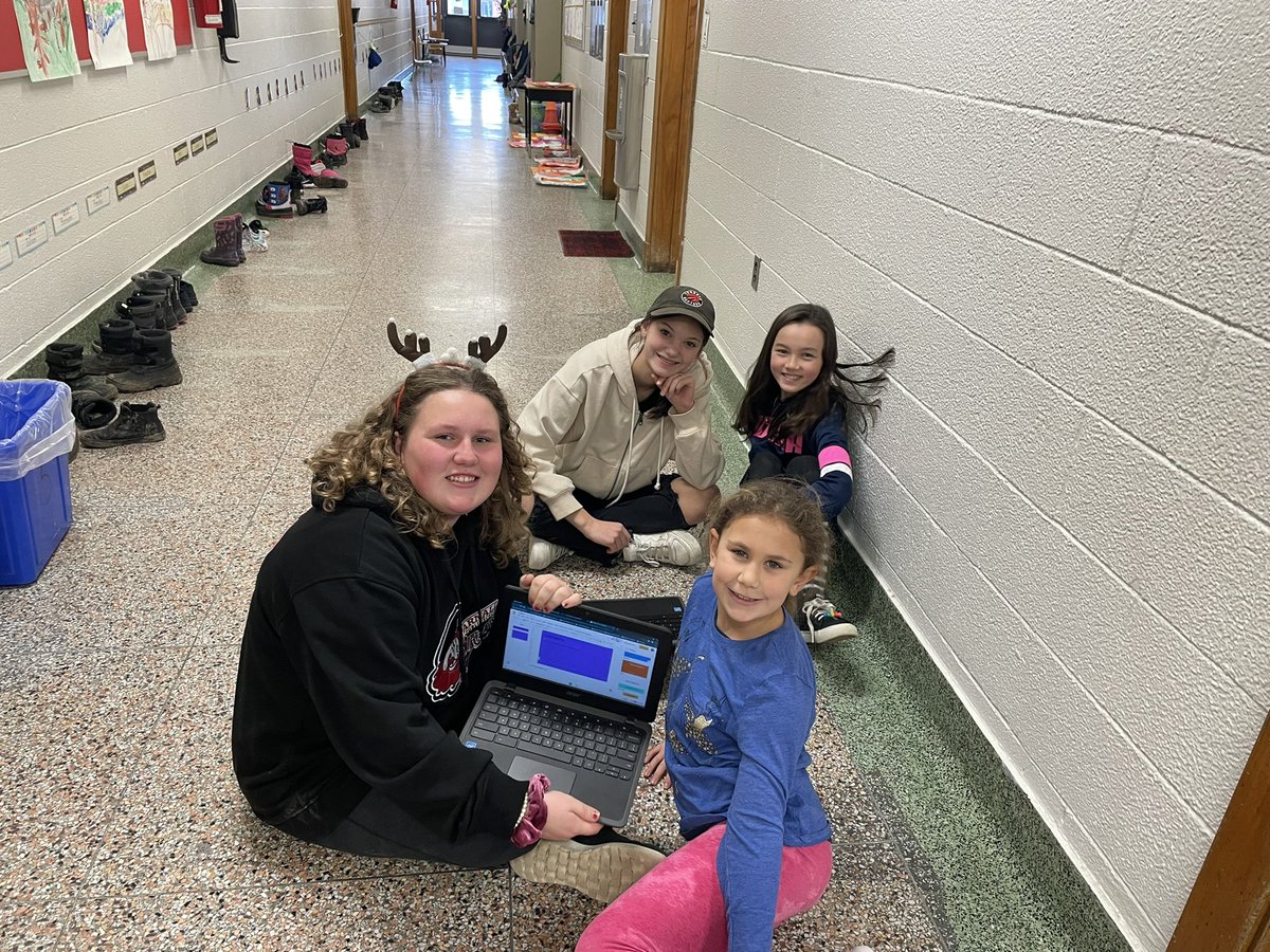 RebeccaBeresh's tweet photo. #bereshagnewbuddies spreading holiday cheer together @JoJoAgnew128 https://t.co/kL0vTPzAoA