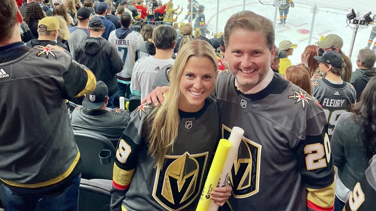 We have an early Christmas present for one lucky follower... two tickets to the <a href="/GoldenKnights/">Vegas Golden Knights</a> game TONIGHT! 🎁

⚔️ LIKE, FOLLOW, &amp; RT TO WIN. ⚔️