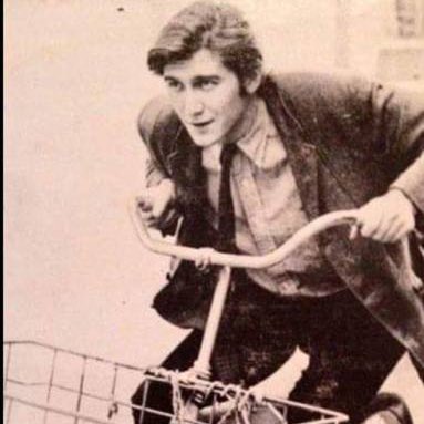 OH. happy BIRTHDAY to this goofy fuck. phil ochs 