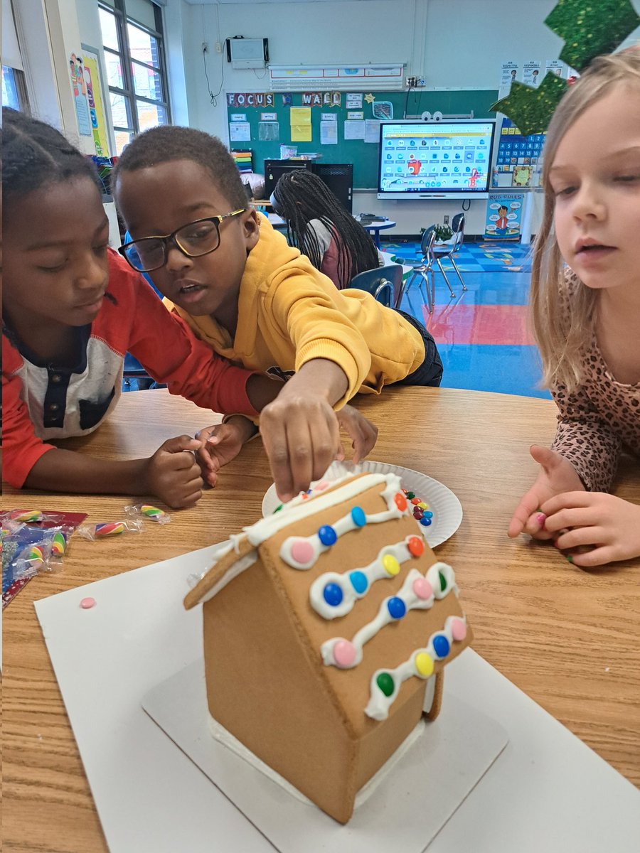 Ms. Moon tweet media