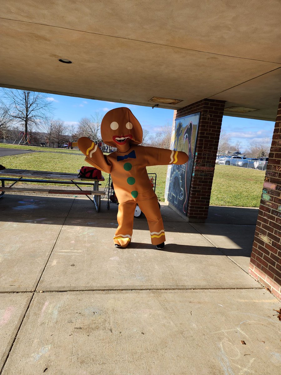Principal_Labro's tweet photo. Did students catch the RES Gingerbread Man!? 🍪 https://t.co/PKDCkxWnq2
