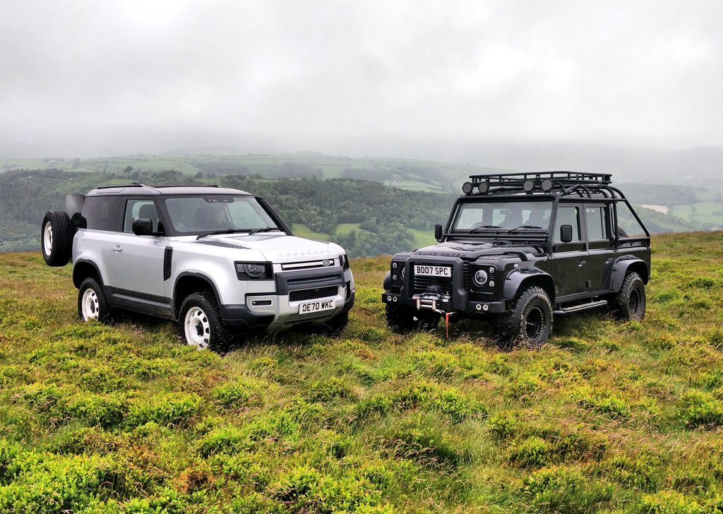 New Defender or old Defender with new electric heart? ⚡😎👌 #landrover #landroverdefender #electricdefender #electriclandrover #electriclandroverdefender