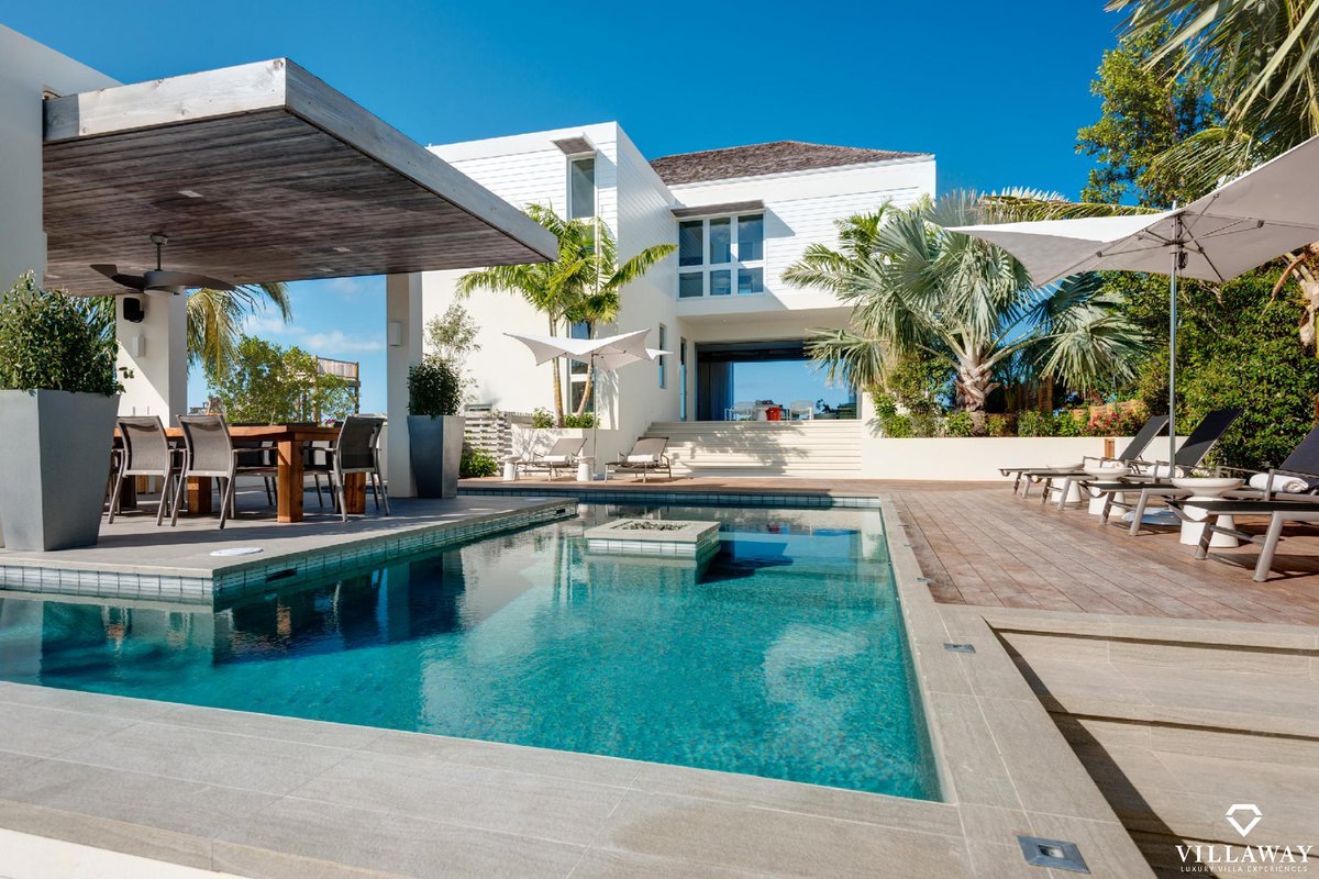 VILLAWAY's tweet photo. The Dunes: Striking a balance between environmental responsibility and contemporary design, the freestanding private beachfront villa. 🌴

Inquire today at https://t.co/bC297nm0ya ⬅ 

#Villaway #luxuryvacation #luxuryvilla #vacationrental #vacationhome #privatevilla https://t.co/yi0SS6bSgw