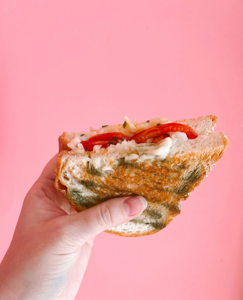 Is there anything more comforting on a blustery, cold day than a tomato and grilled cheese sandwich?! {psst...we have vegan cheese available too!}

#grilledcheese #chicagovegan #chicagocafe #wheretoeatchicago #lakeviewroscoevillage #chiberia