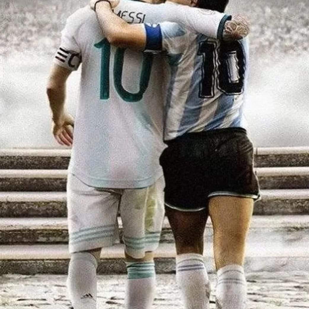 giovannicf70's tweet photo. Camisa 1️⃣0️⃣ é para poucos! 
Só acho.
Parabéns Messi!🇦🇷
Viva América Latina!⚽️
 #LionelMessi #Maradona https://t.co/f5algt1l95