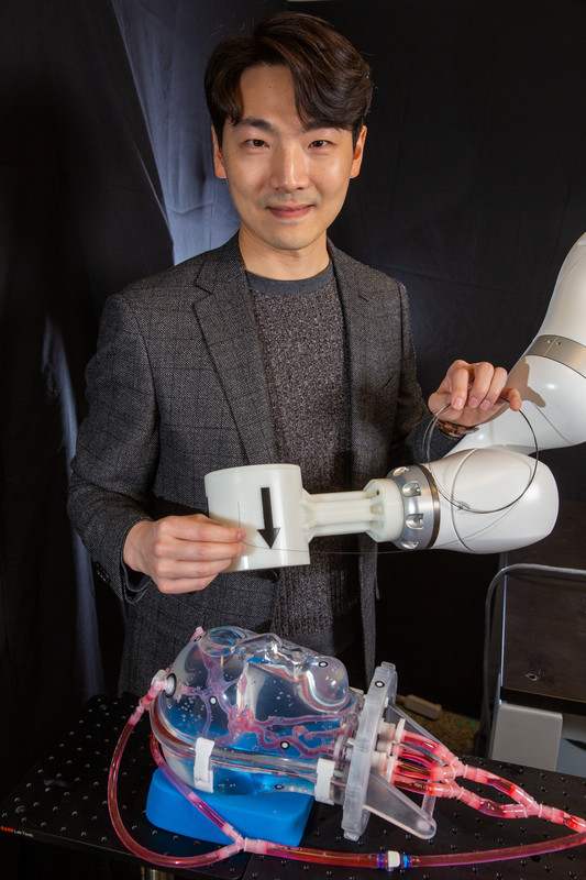 MechE alum Yoonho Kim SM '18 PhD '22, was named the inaugural "SVINovation Challenge" winner by the Society of Vascular and Interventional Neurology. Kim has been working with Professor Xuanhe Zhao on soft medical robots for teleoperated and autonomous stroke treatments.