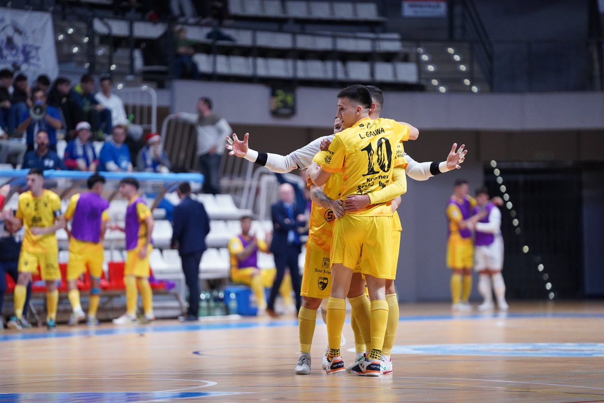 peniscolafs's tweet photo. 2022 termina mejor imposible, pero queremos más 👊🏻.

Nos reencontramos en 2023, afición.  ¡Seguiremos dándolo todo para estar en lo más alto! 💪🏻

#HastaElFinalPeñíscola 💙 https://t.co/GN1OtwKc66