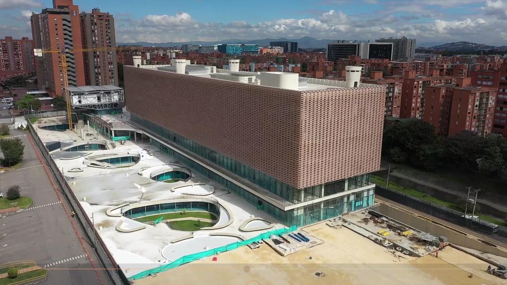 IDIGER's tweet photo. Recibimos el proyecto más grande de infraestructura en materia de seguridad que ha tenido Bogotá con el 21% de avance y hoy entregamos el nuevo 🏢#ComandoMEBOG.

¡Cumplimos con la meta de construir el 100% de la sede de @PoliciaBogota del Plan de Desarrollo Distrital! https://t.co/1eA5htvQxc